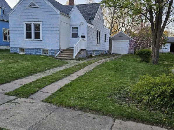 19 4th St NW, Oelwein, IA 50662