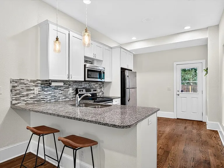 3777 N Franklin St — Photo 8