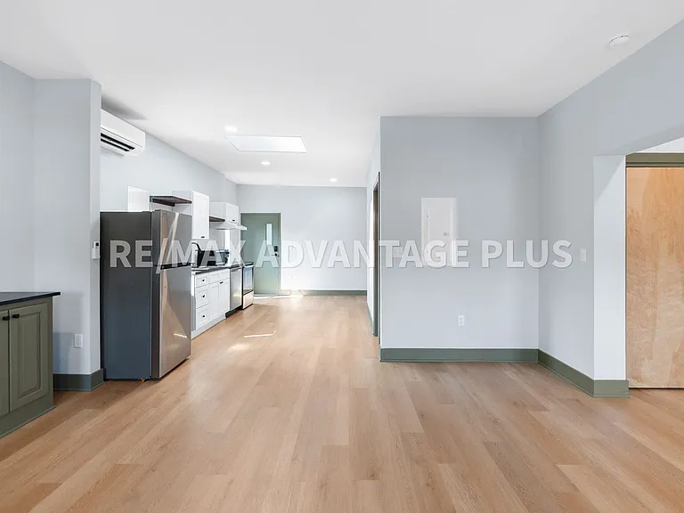 118 W 3rd St — Photo 15