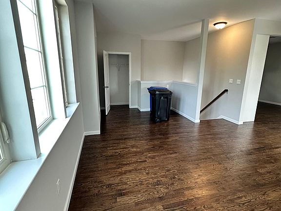 4th image of 3382 Victory Blvd #2