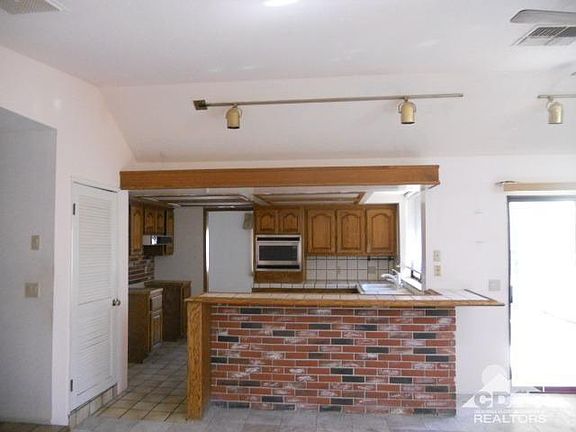 3rd image of 64950 Egan Ct