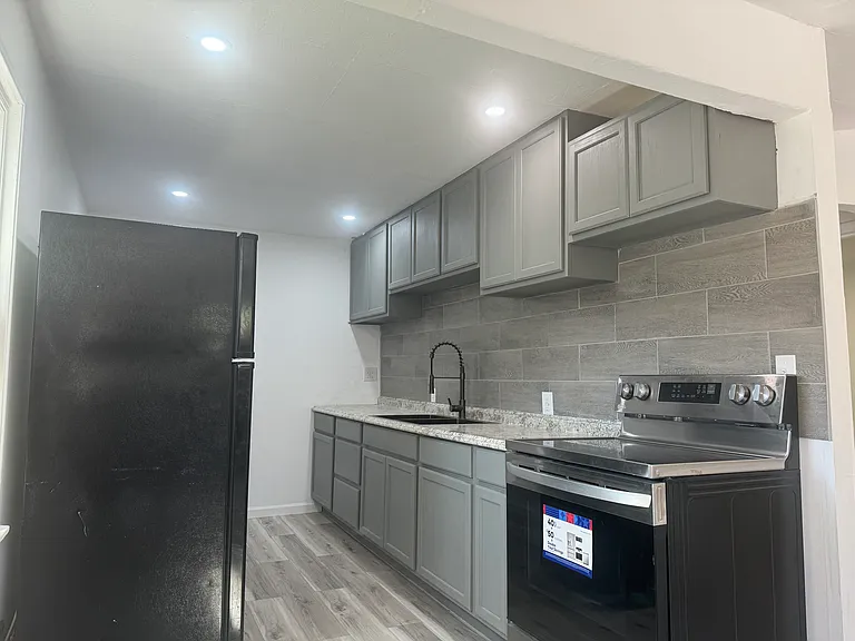 400 S Lake St #1 — Photo 8