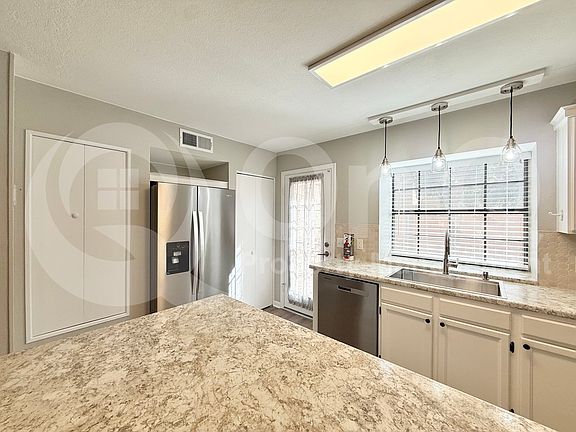 4th image of 4901 E Kelton Ln Unit 1223