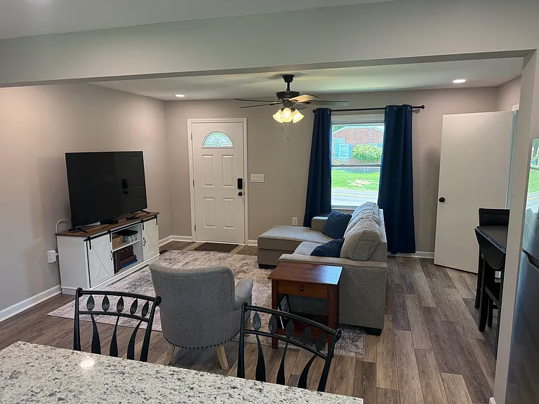 205 Harris St — Photo 4