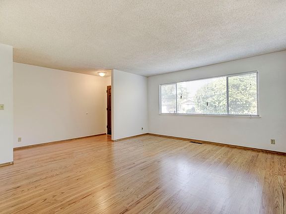 4th image of 820 Durshire Way