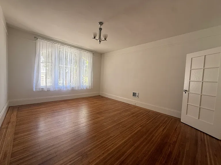 2245 Larkin St #6 — Photo 11