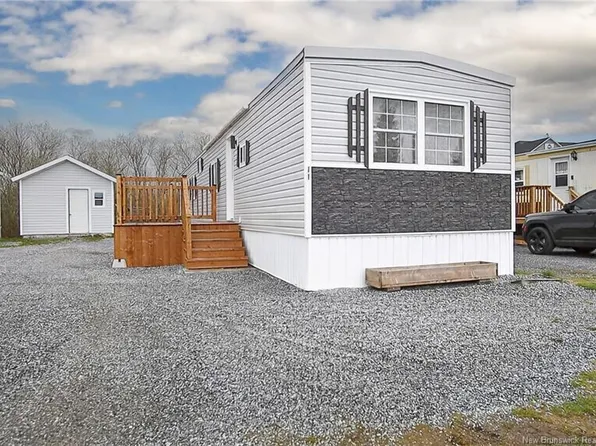 11 Kingfisher Rd, Saint John, NB E2J 3W8