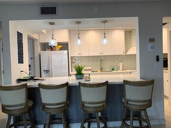 4th image of 330 SE 20th Ave APT 518