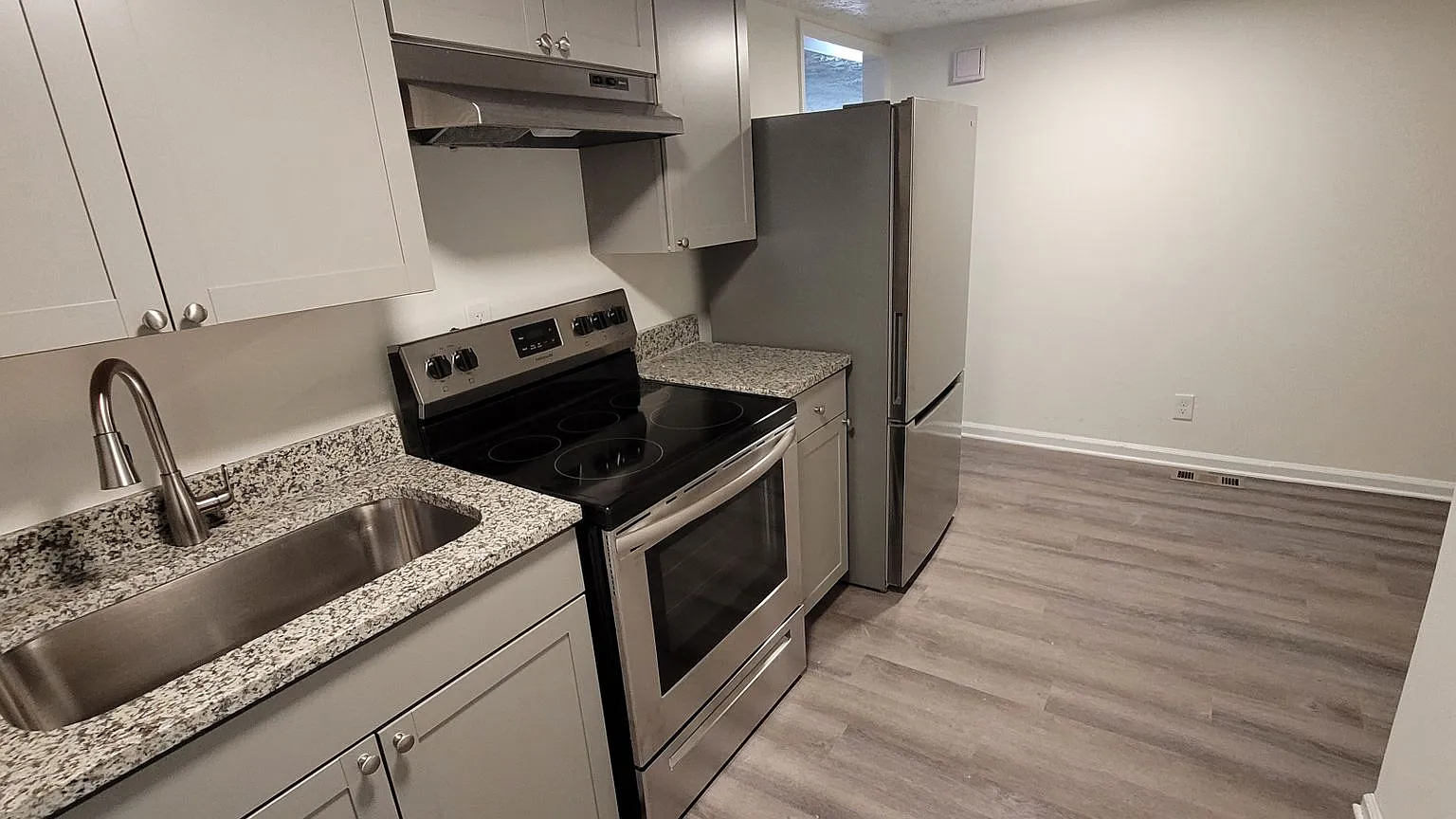 Cute 2 bedroom - freshly remodeled - in Columbus — Photo 2