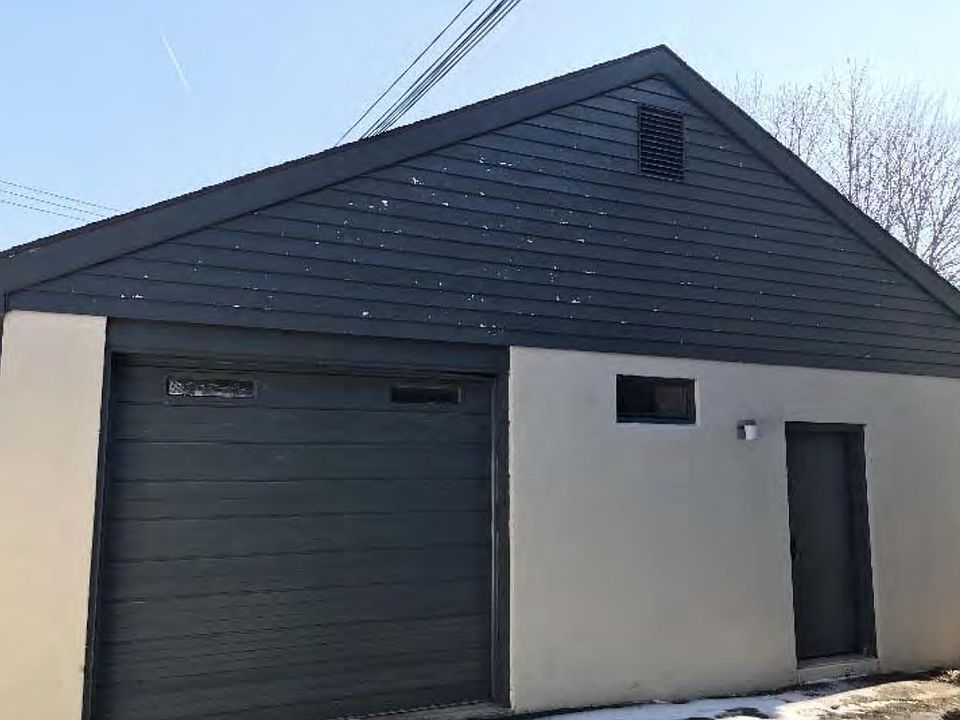 2nd image of 2840 N Front St
