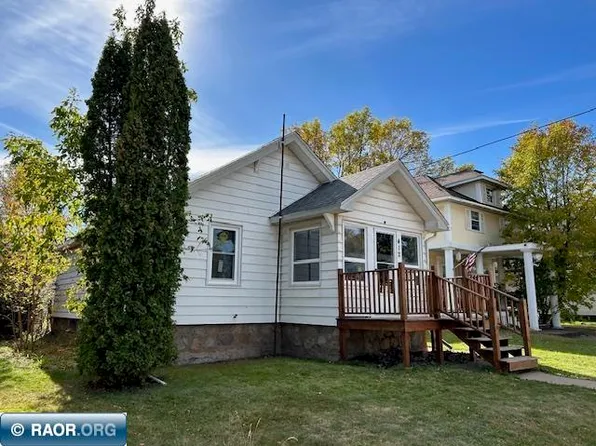 412 E 25th St, Hibbing, MN 55746