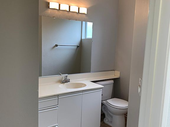 4th image of 450 N Van Ness Ave