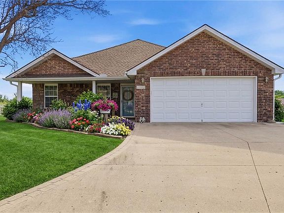 2nd image of 1703 NW Willow Dr