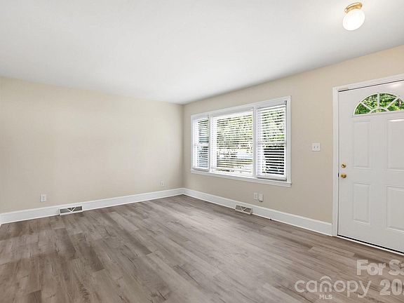 3rd image of 2032 Eastway Dr