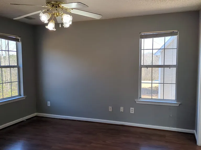 705 Dover Ct — Photo 11