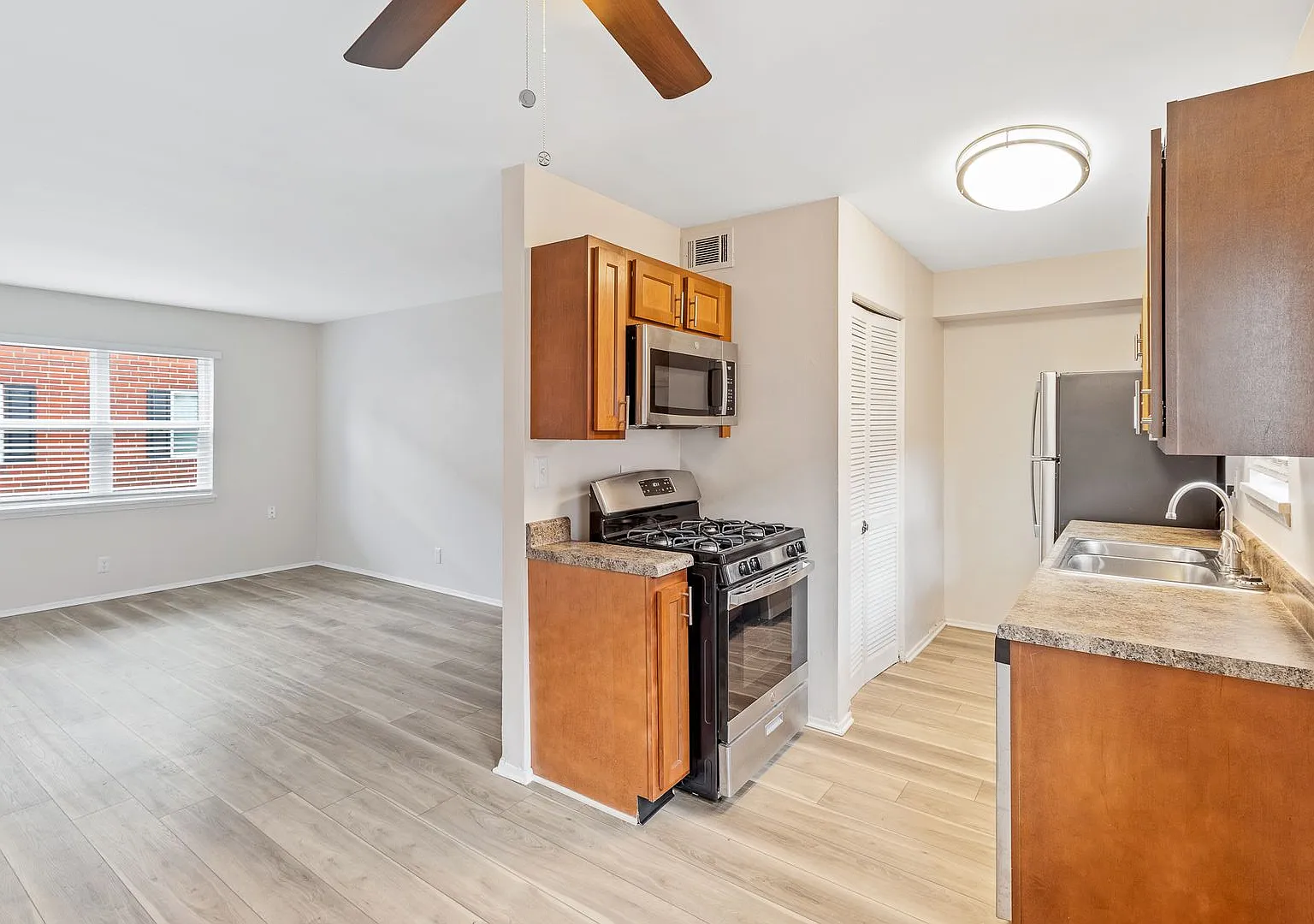 Germantown Village Apartments — Photo 4