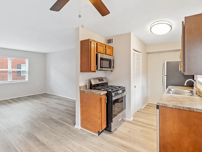 Germantown Village Apartments — Photo 4