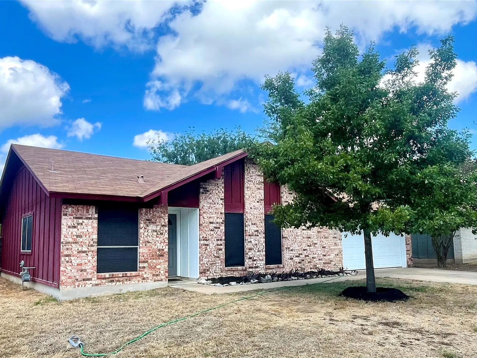 3 bed, 2.0 bath, 1244 sqft, $1,900 — Photo 2