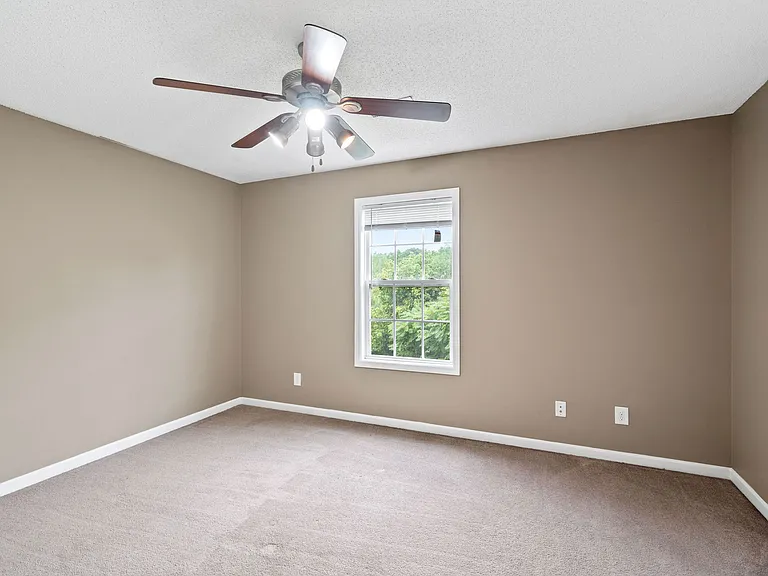 524 Patriot Park Ct — Photo 16