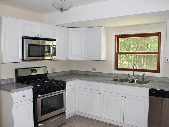 4th image of 111 E Washington St