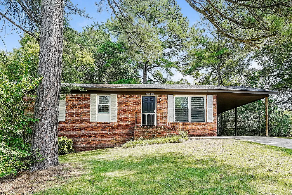 3 bed, 1.5 bath, 1008 sqft, $1,205 — Photo 1