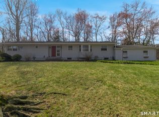 19 Cricklewood Ln, Norwalk, CT 06851