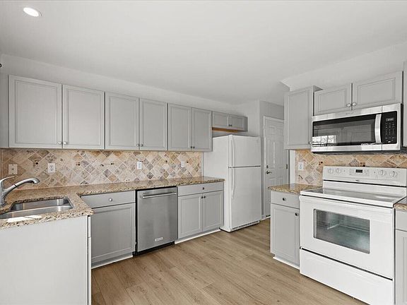5th image of 102 Mint Hill Dr