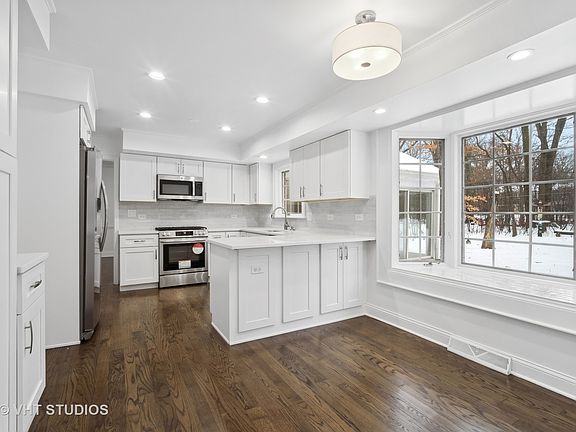 3rd image of 37 Berkshire Ln