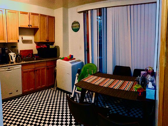 3rd image of 493 Pacific St APT 1