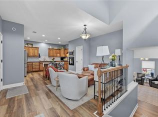 161 S Whilshire Dr, Tonganoxie, KS 66086
