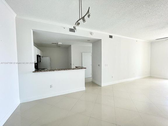 3rd image of 520 Southeast Ave #3705