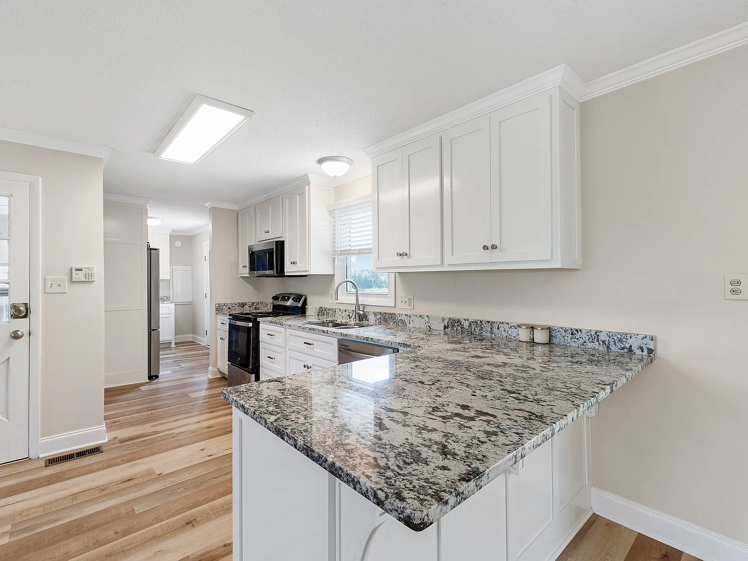 3 bed, 1500 sqft, $1,500 — Photo 4