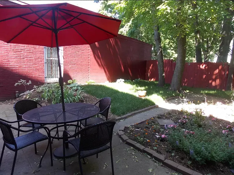 924 State St #7 — Photo 7
