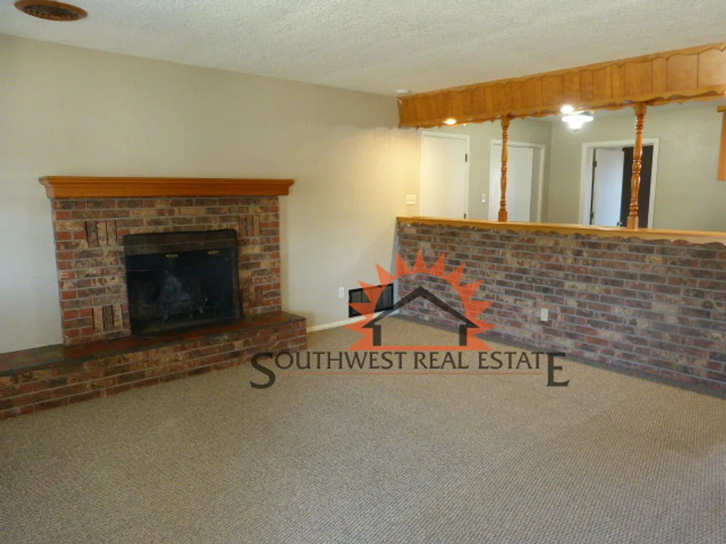 Brick 3 bedroom 2 bath home — Photo 2