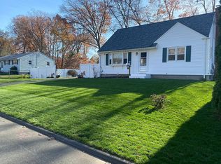 11 Lox Ln, Enfield, CT 06082