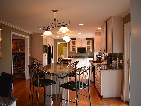 3rd image of 2824 Orchard Pl