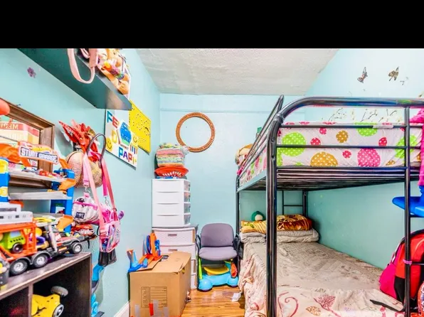 11001 34th Ave, Corona, NY 11368