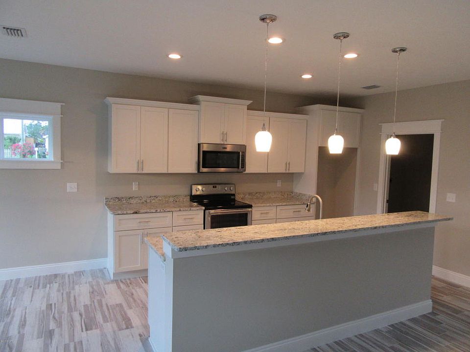 2nd image of 312 Evergreen St