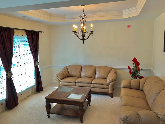 Living / Formal Dining