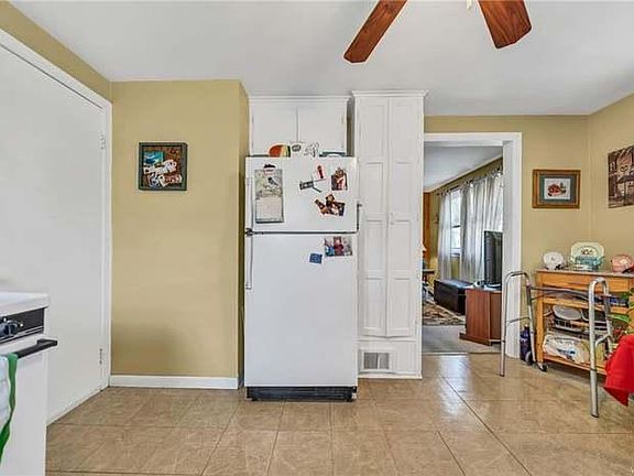 3rd image of 32 Redmond Ave Floor 2