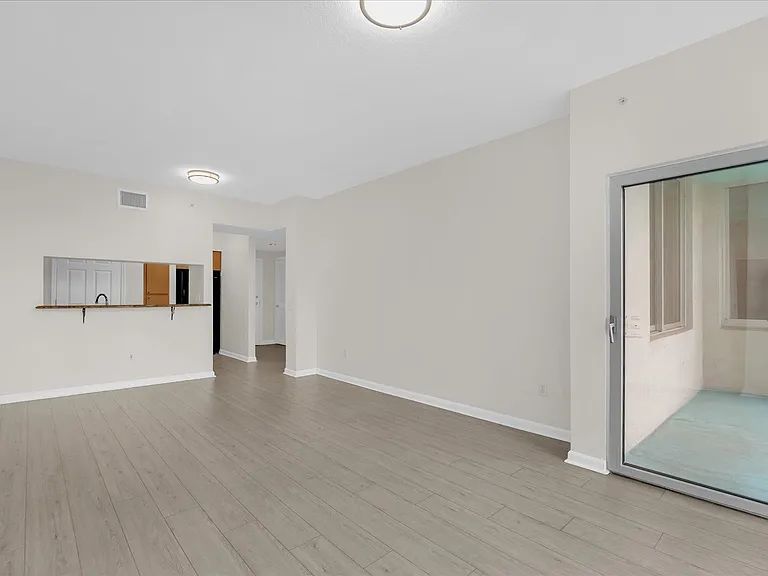 322 E Central Blvd #606 — Photo 3