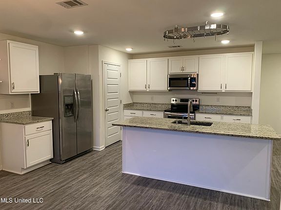 4th image of 628 Verbena Dr