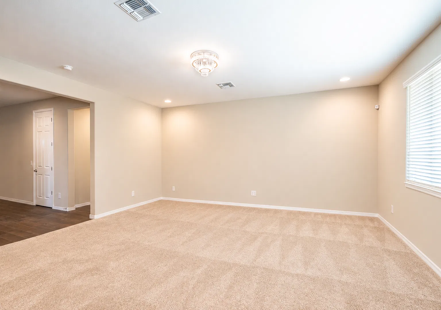 Ideal 4 Br 3.5 Ba 2 Car Garage Unfurnished Home Near Loop 303 and Camelback in Litchfield Park — Photo 3