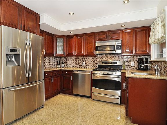 4th image of 4 Summit Ave #1X
