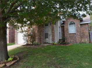8436 Cloverglen Ln, Fort Worth, TX 76123
