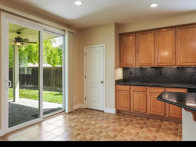 529 Bramblewood Ave — Photo 6