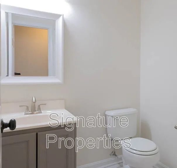 405 Lakeview Ct — Photo 31