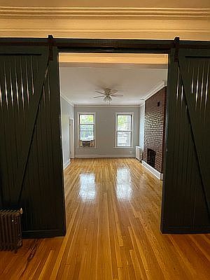 4th image of 4913 Vernon Blvd #2