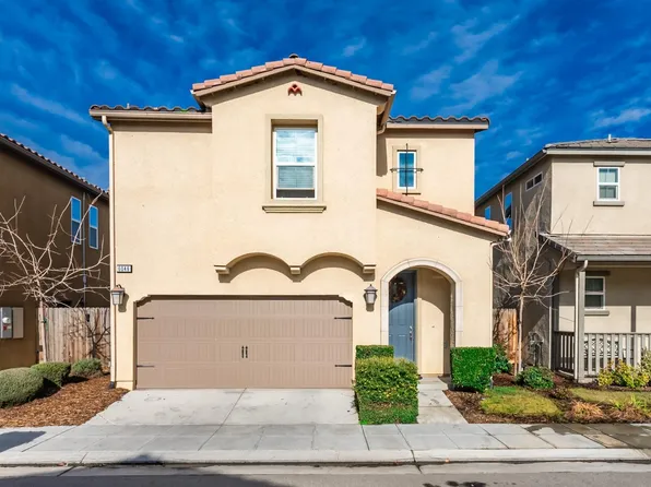 6046 E Scenic Way, Fresno, CA 93727