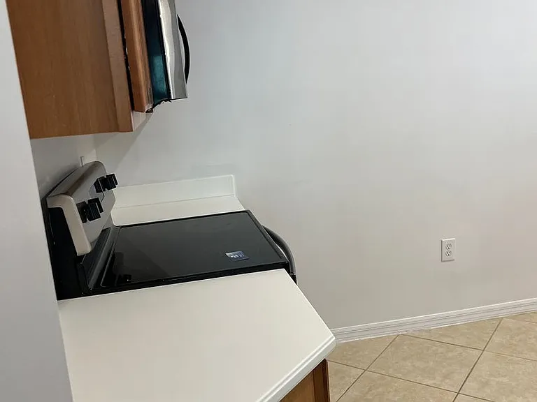 940 Spring Park St #12 — Photo 7